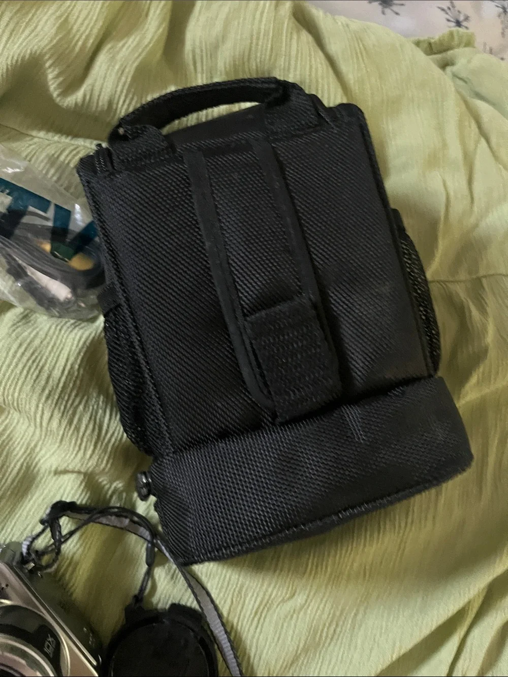 Kodak Silver Compact Digital Camera EasyShare Z740with Black Kodak Carrying Case